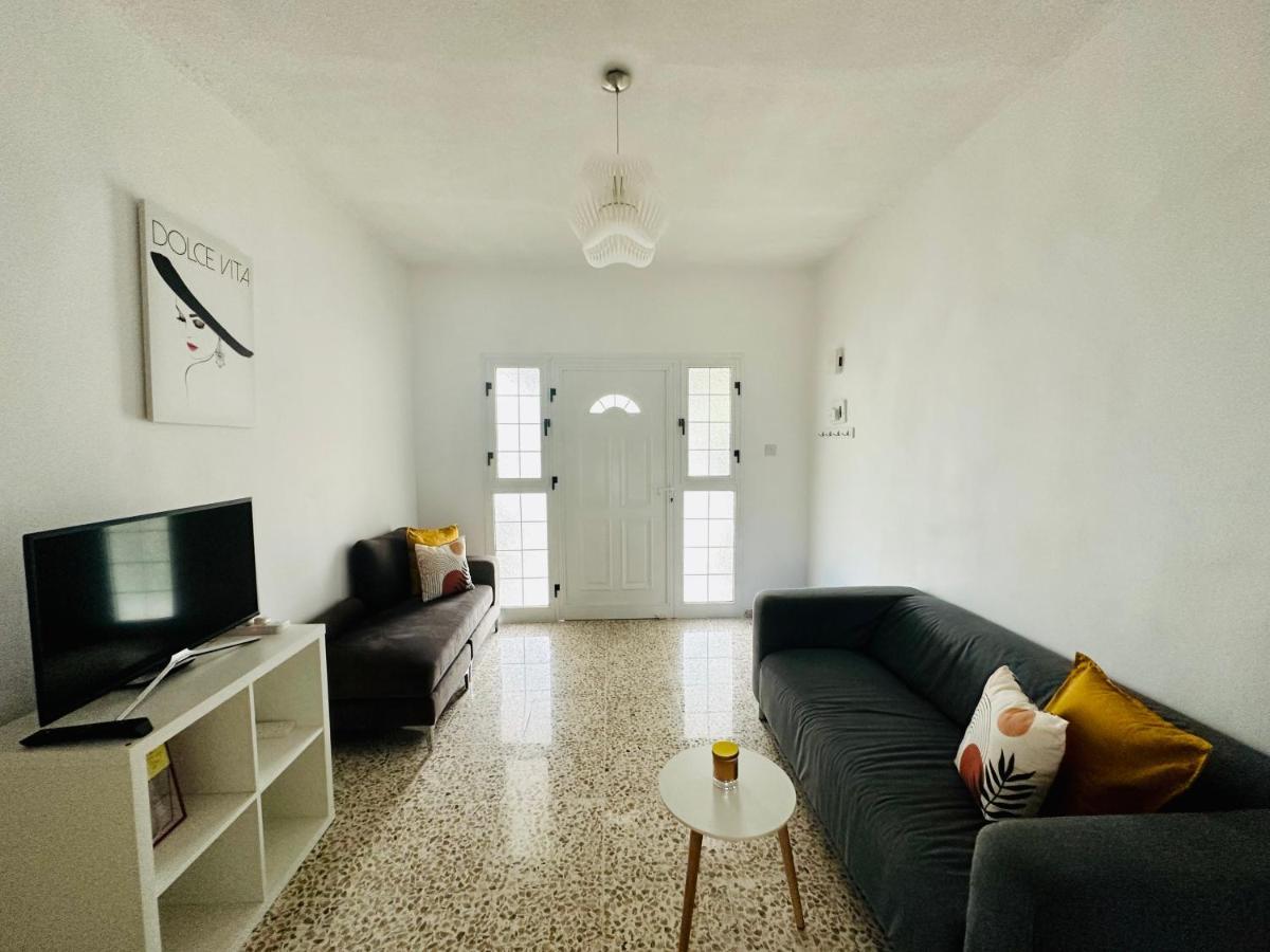 Arya Seaview Apartment In The Heart Of Coral Bay (Adults Only) Exteriör bild